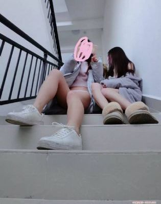 和上司在胶囊旅馆_4K在线观看视频